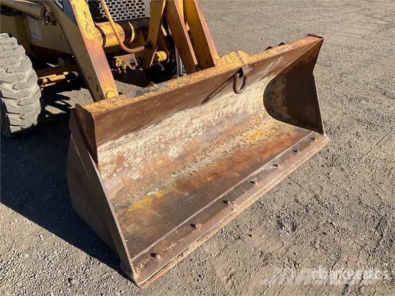 John Deere 210LE Iekrāvēji uz riteņiem