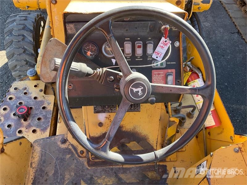 John Deere 210LE Iekrāvēji uz riteņiem
