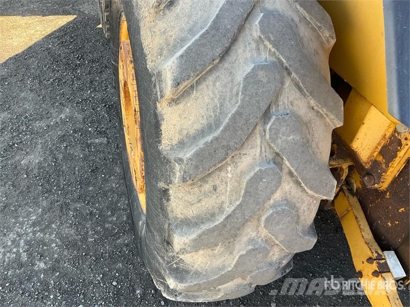 John Deere 210LE Iekrāvēji uz riteņiem