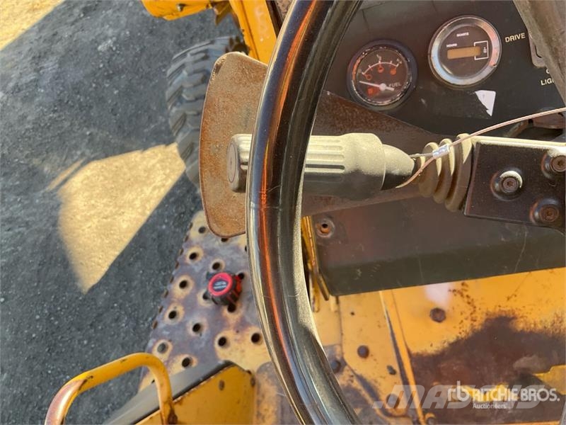 John Deere 210LE Iekrāvēji uz riteņiem