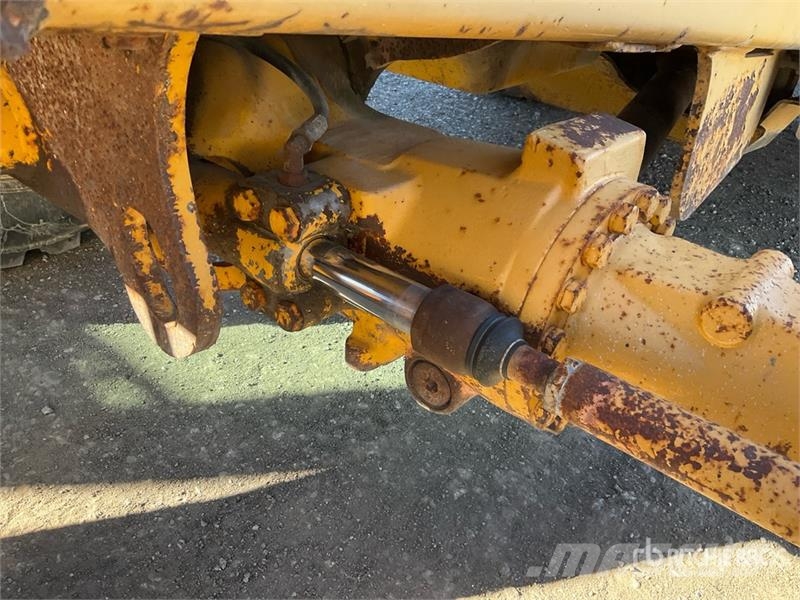 John Deere 210LE Iekrāvēji uz riteņiem