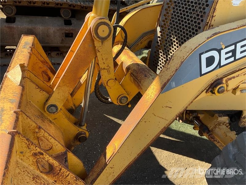 John Deere 210LE Iekrāvēji uz riteņiem