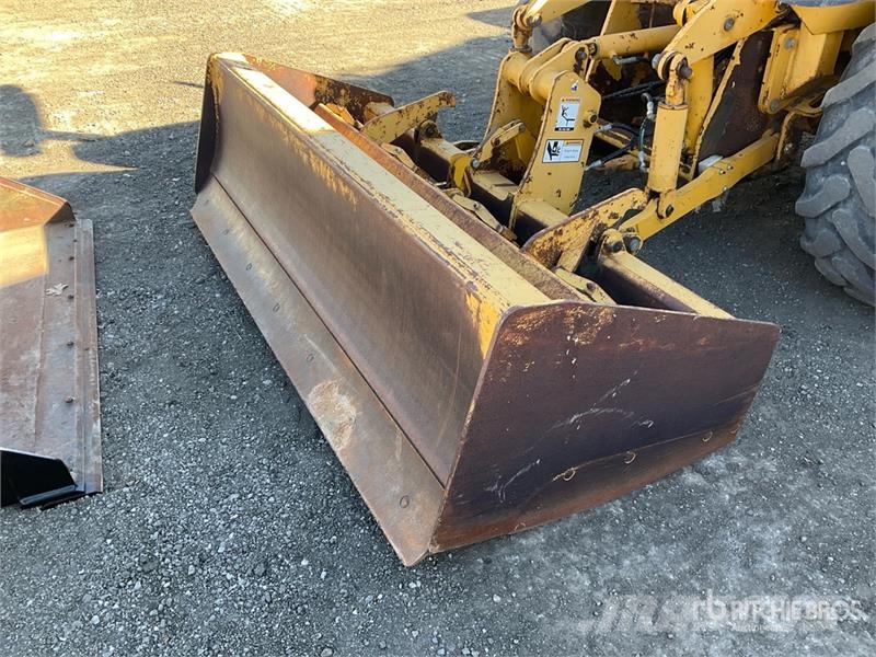 John Deere 210LE Iekrāvēji uz riteņiem