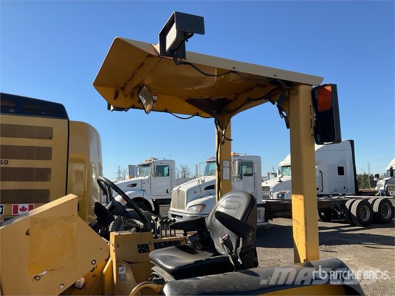 John Deere 210LE Iekrāvēji uz riteņiem