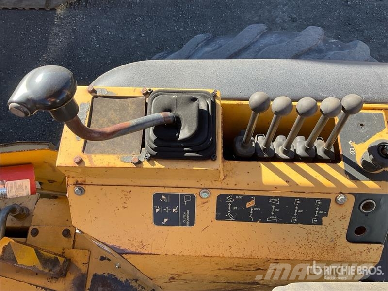 John Deere 210LE Iekrāvēji uz riteņiem
