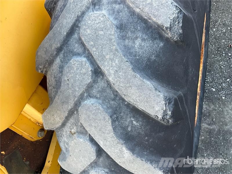 John Deere 210LE Iekrāvēji uz riteņiem