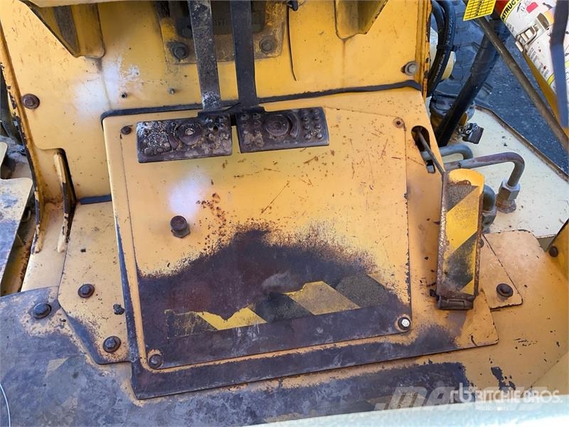 John Deere 210LE Iekrāvēji uz riteņiem