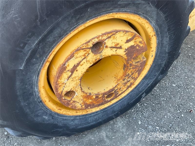 John Deere 210LE Iekrāvēji uz riteņiem
