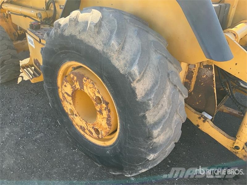 John Deere 210LE Iekrāvēji uz riteņiem