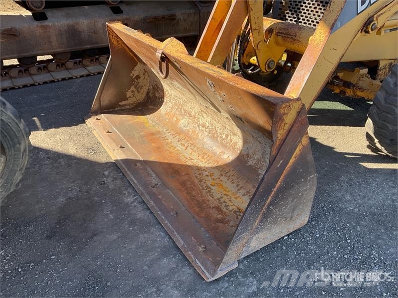 John Deere 210LE Iekrāvēji uz riteņiem