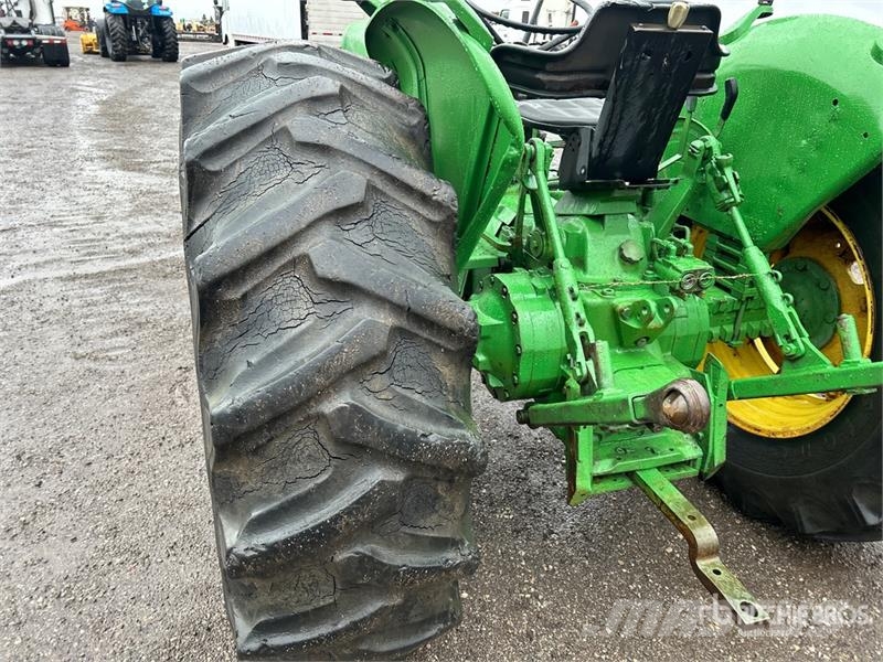 John Deere 2130 2WD Tractor Traktoren