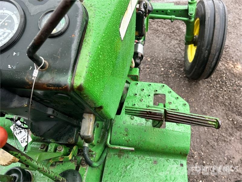 John Deere 2130 2WD Tractor Traktoren