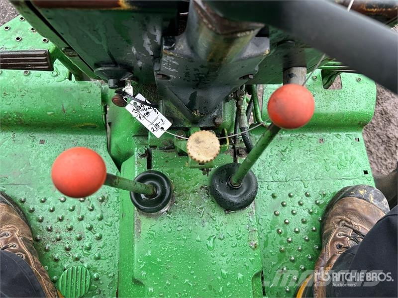 John Deere 2130 2WD Tractor Traktoren