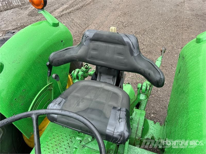 John Deere 2130 2WD Tractor Traktoren