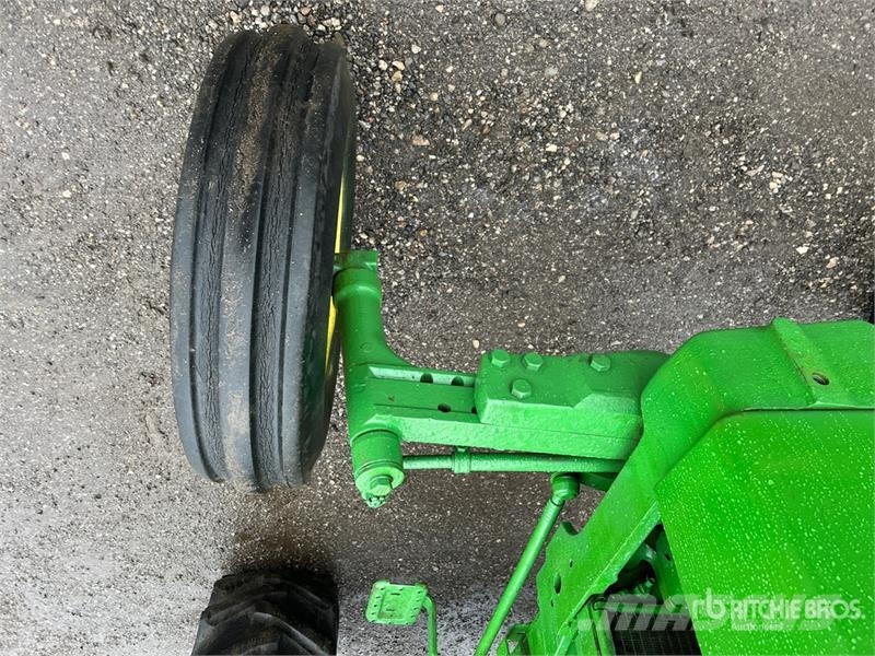 John Deere 2130 2WD Tractor Traktoren