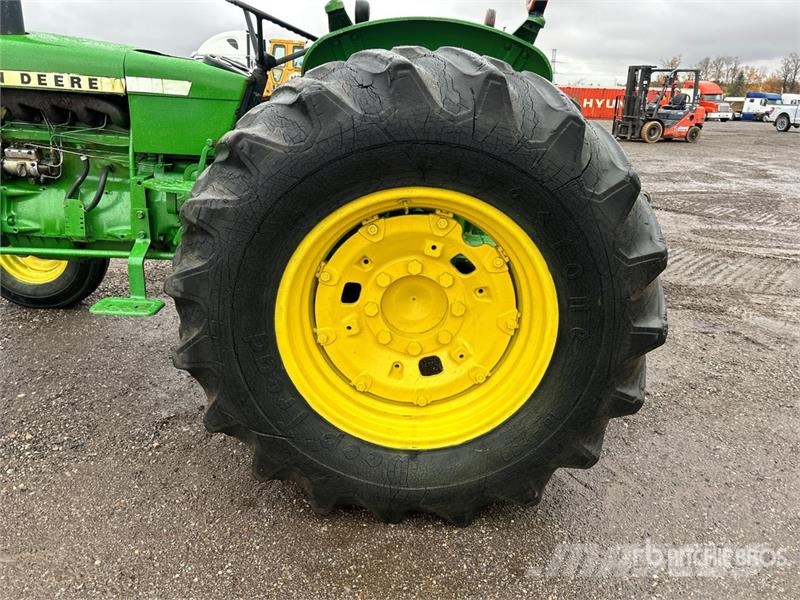 John Deere 2130 2WD Tractor Traktoren