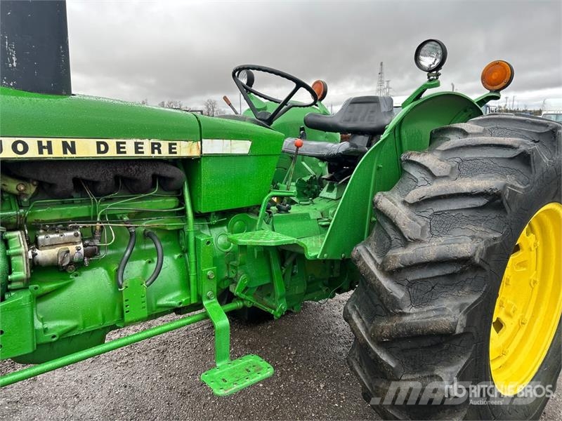 John Deere 2130 2WD Tractor Traktoren