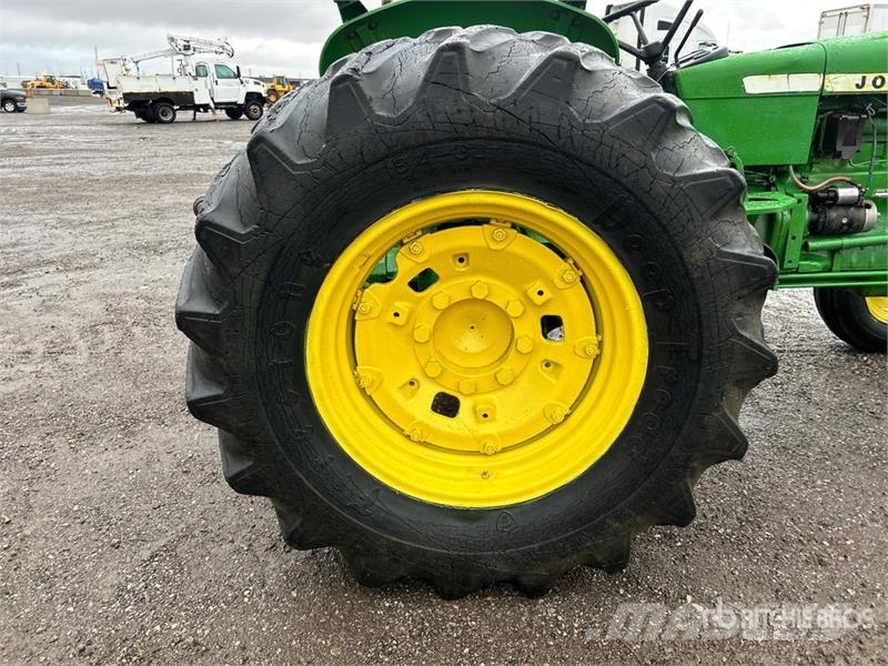 John Deere 2130 2WD Tractor Traktoren