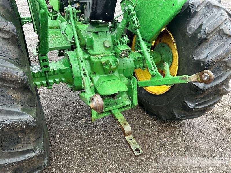 John Deere 2130 2WD Tractor Traktoren