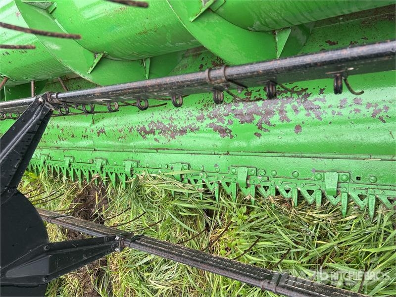 John Deere 213F 13 ft Rigid Combine Header Skärbord