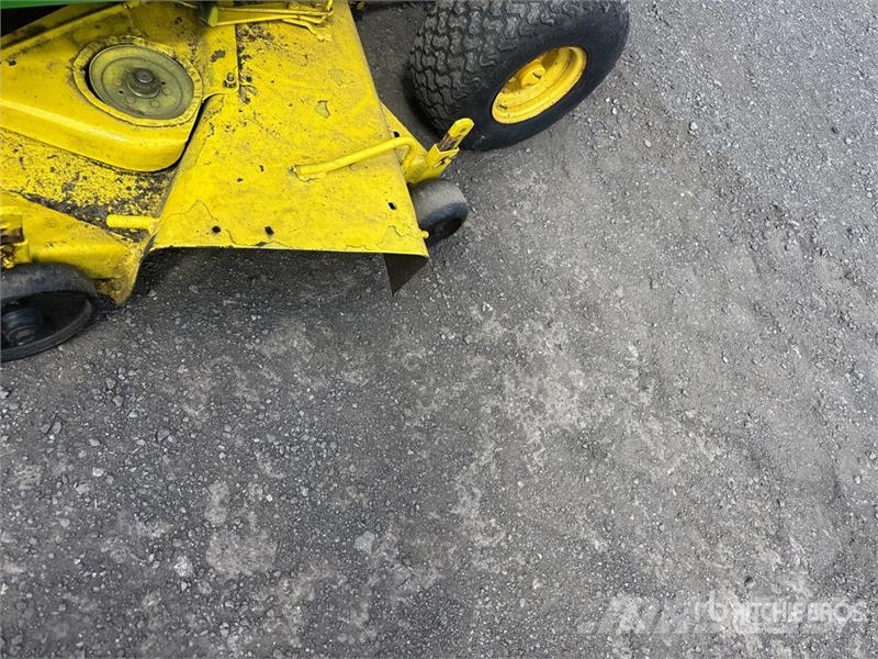 John Deere 235 4x2 Ride-On Lawn Mower 탑승형 잔디깎기