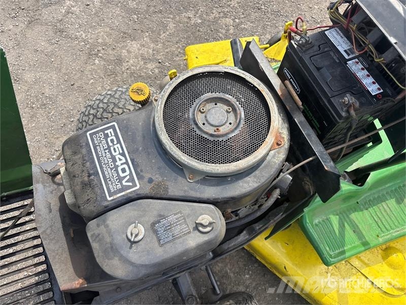 John Deere 235 4x2 Ride-On Lawn Mower 탑승형 잔디깎기