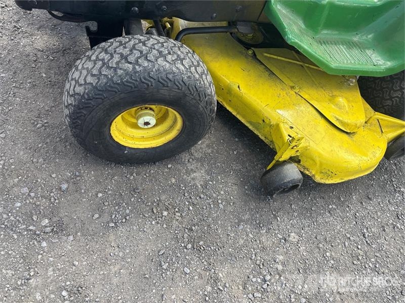John Deere 235 4x2 Ride-On Lawn Mower 탑승형 잔디깎기