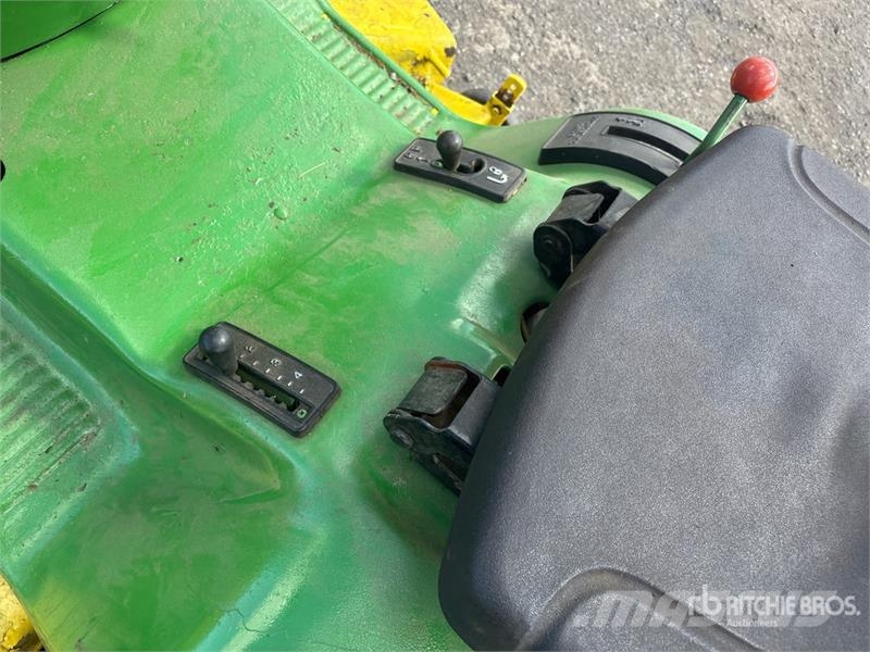 John Deere 235 4x2 Ride-On Lawn Mower 탑승형 잔디깎기