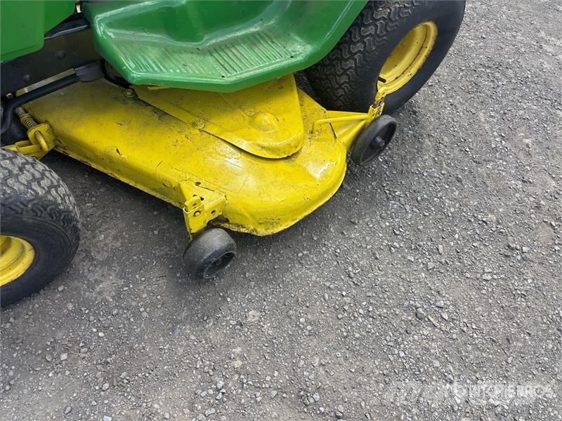 John Deere 235 4x2 Ride-On Lawn Mower 탑승형 잔디깎기