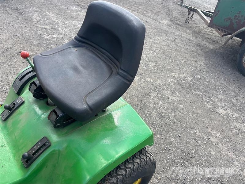 John Deere 235 4x2 Ride-On Lawn Mower 탑승형 잔디깎기