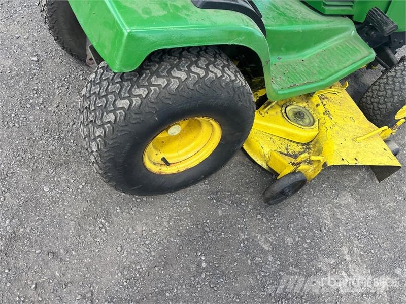 John Deere 235 4x2 Ride-On Lawn Mower 탑승형 잔디깎기