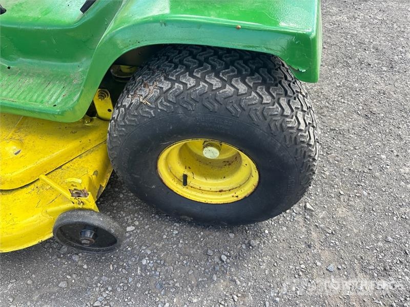 John Deere 235 4x2 Ride-On Lawn Mower 탑승형 잔디깎기