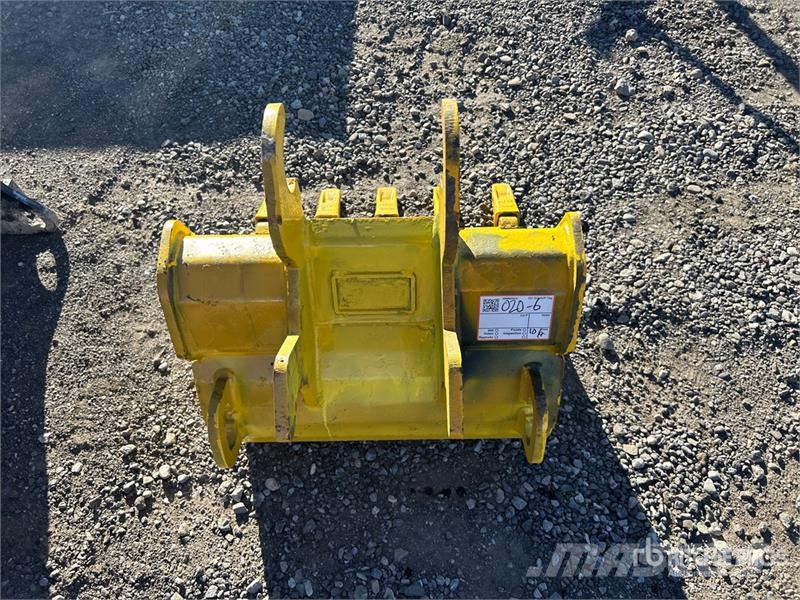 John Deere 24 in Excavator Bucket - Fits John Deere 35G 挖斗