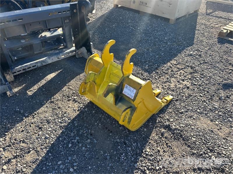 John Deere 24 in Excavator Bucket - Fits John Deere 35G 挖斗