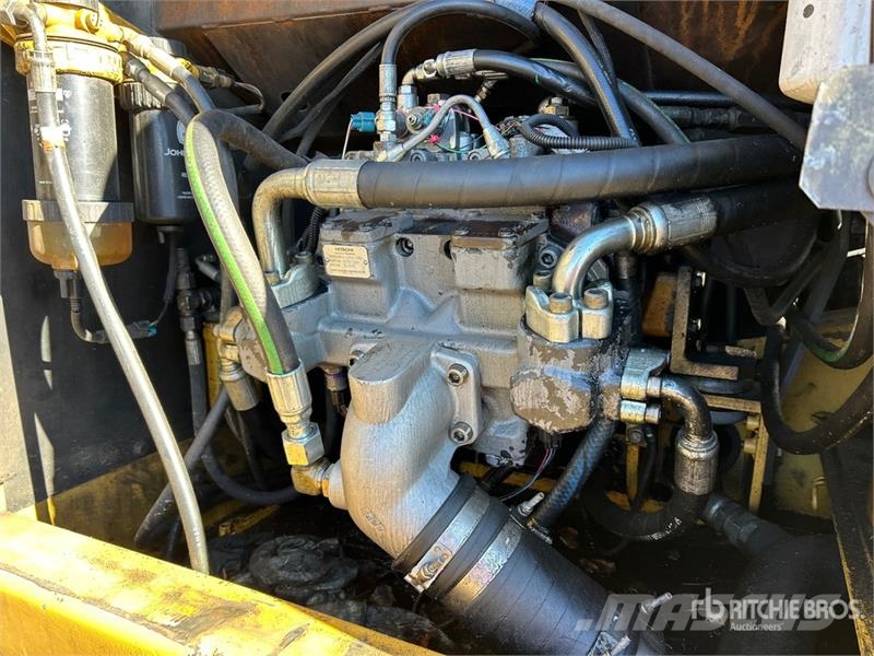 John Deere 240D LC Tracked Excavator Crawler excavators