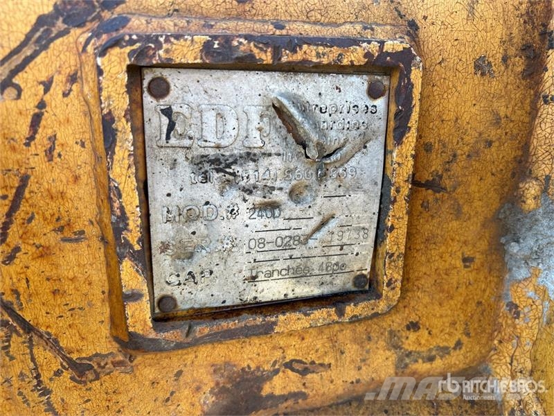 John Deere 240D LC Tracked Excavator Crawler excavators