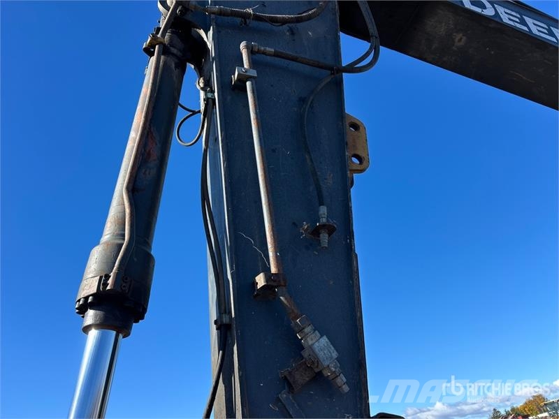 John Deere 240D LC Tracked Excavator Crawler excavators