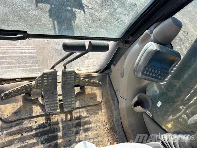John Deere 240D LC Tracked Excavator Crawler excavators
