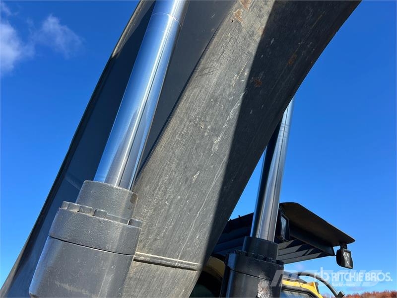 John Deere 240D LC Tracked Excavator Crawler excavators