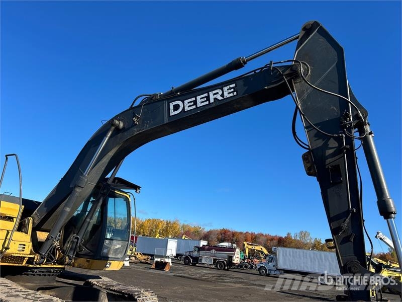 John Deere 240D LC Tracked Excavator Crawler excavators