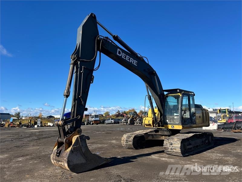 John Deere 240D LC Tracked Excavator Crawler excavators