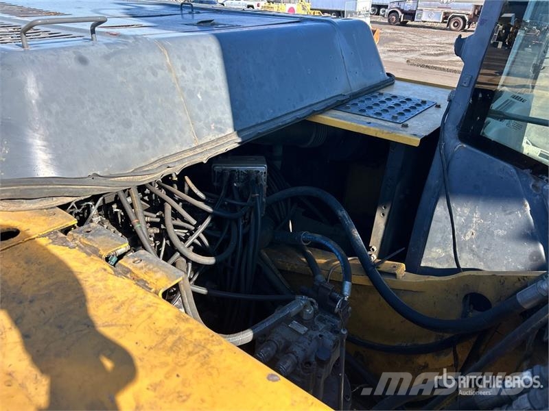 John Deere 240D LC Tracked Excavator Crawler excavators