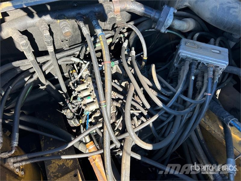 John Deere 240D LC Tracked Excavator Crawler excavators