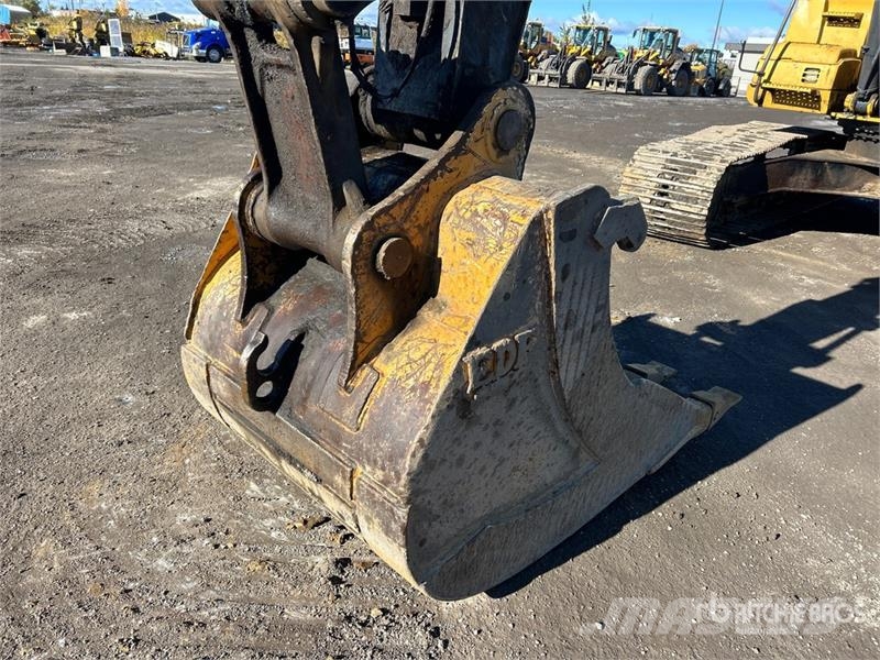 John Deere 240D LC Tracked Excavator Crawler excavators