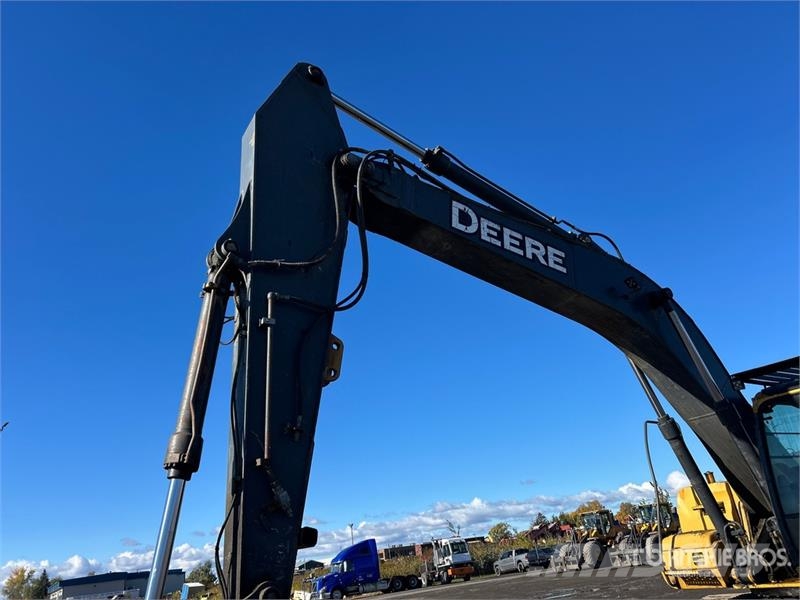 John Deere 240D LC Tracked Excavator Crawler excavators