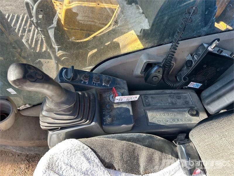 John Deere 240D LC Tracked Excavator Crawler excavators