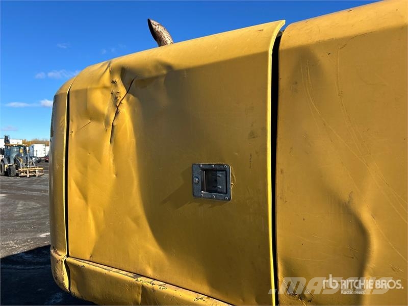 John Deere 240D LC Tracked Excavator Crawler excavators
