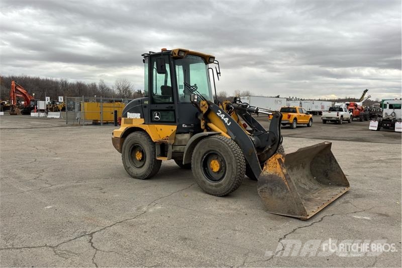 John Deere 244J Utovarivači na kotačima