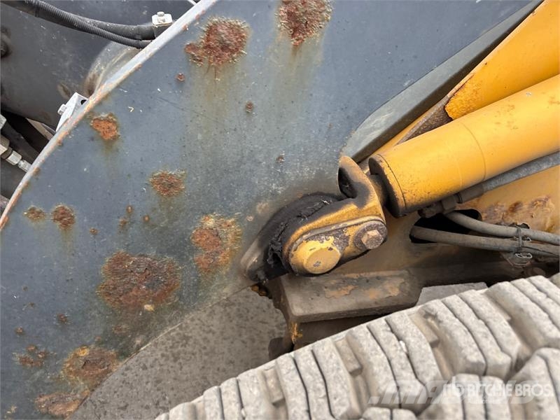 John Deere 244J Utovarivači na kotačima