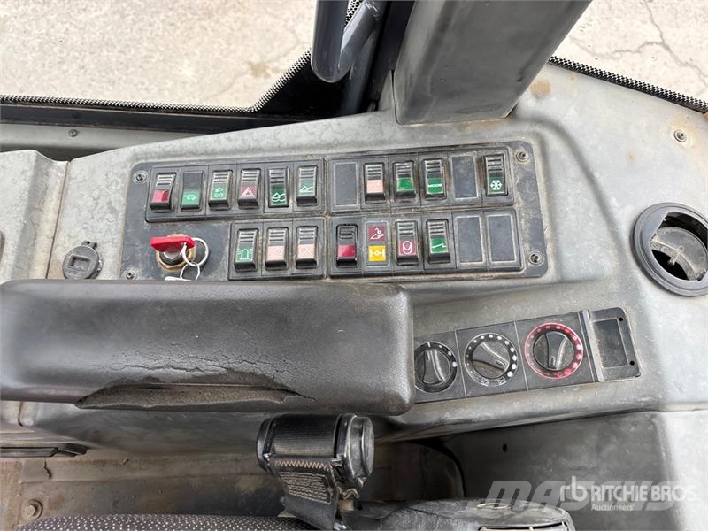 John Deere 244J Utovarivači na kotačima